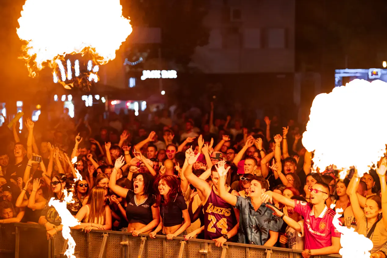 bonjour_ba20250704-085900-03mostar_summer_fest_slikee