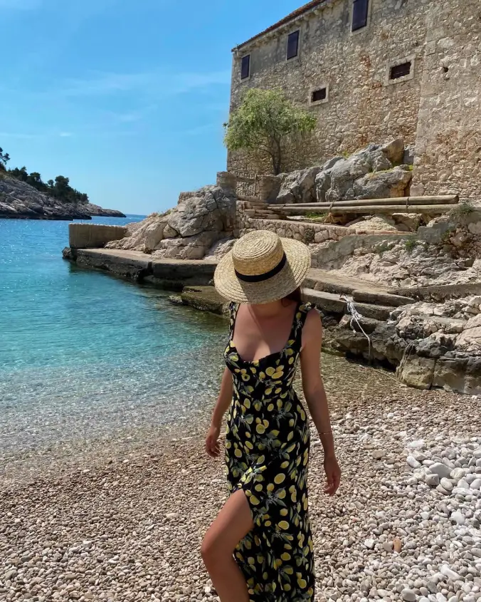 Mirna plaža, tirkizno more i beach bar zbog kojeg svi ljeti svraćaju na Hvar!