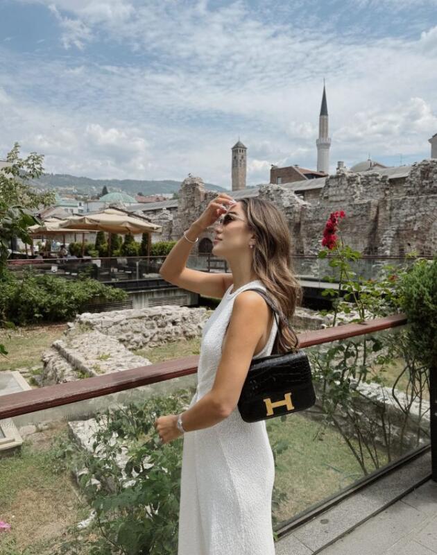 Provjerili smo: 4 stvari koje žene u Sarajevu uvijek imaju u torbi ljeti.
