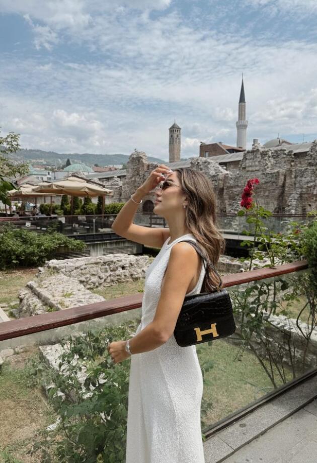 Provjerili smo: 4 stvari koje žene u Sarajevu uvijek imaju u torbi ljeti.