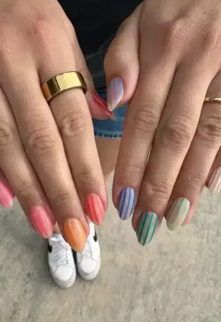 Tražiš ideju za manikir? Ovaj prugasti ljetni trend već je hit na Instagramu!