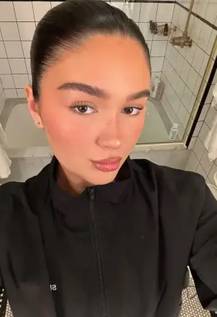 Većina žena ga nema u neseseru, a štedi šminku i pravi ključnu razliku u makeupu!