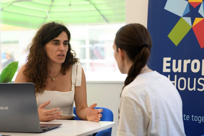 sarajevo-photography-festival-sylvia-sachini_06_bonjour_ba