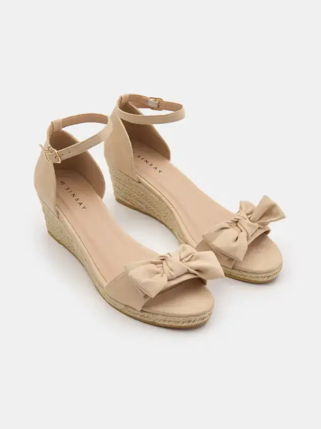 bonjour_ba20250714-100040-04sinsay_outfit_inspo