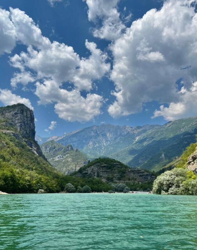Na sat vremena od Mostara: plaža gdje se planine ogledaju u jezeru
