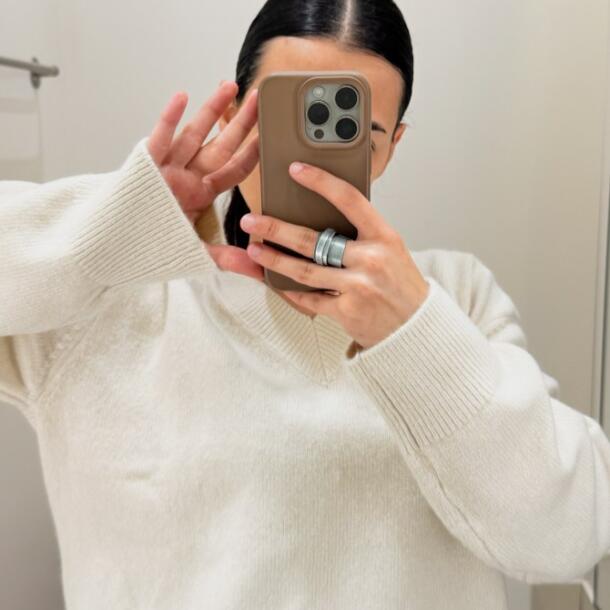 Otišli smo u H&M i pronašli tri džempera koji se rasprodaju brže nego što stigneš odlučiti boju