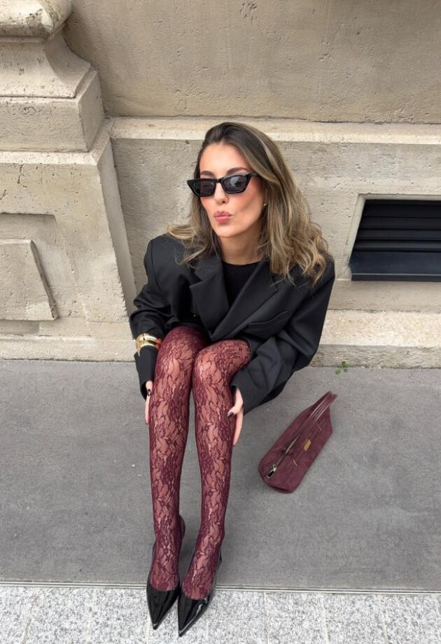 Burgundy čipkane štrample koje su zaludile TikTok sada se mogu naručiti i kod nas.