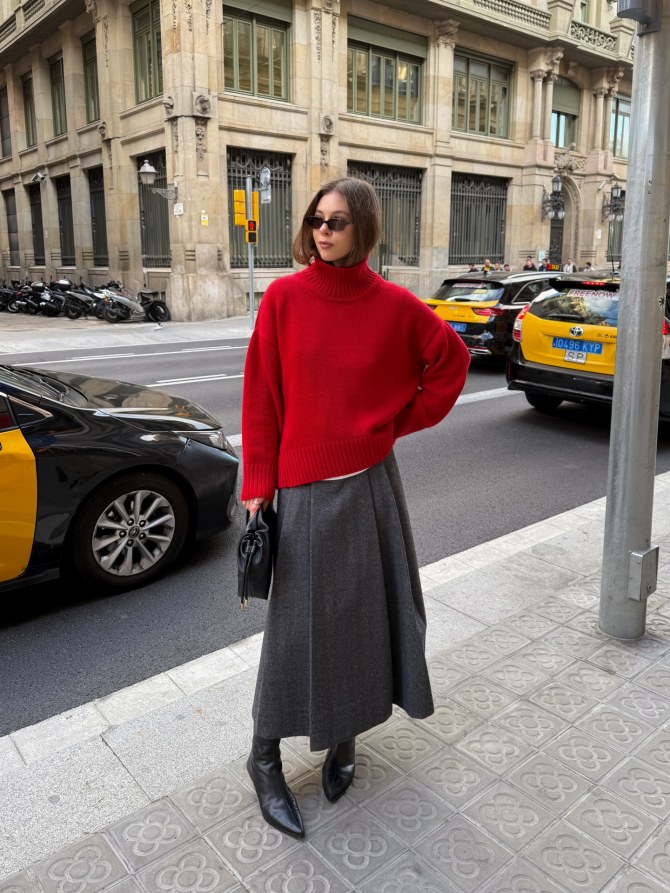 Tražiš nešto što će oživiti tvoje zimske kombinacije? Crveni džemper je odgovor.