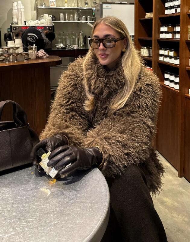 Ruke se smrzavaju? Zara kožne rukavice su elegantan odgovor na hladnoću.