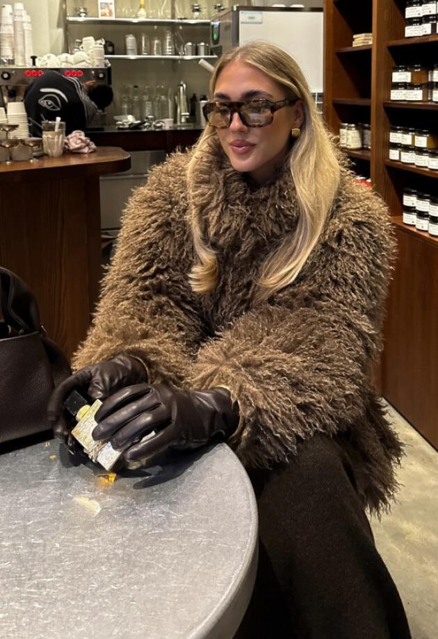 Ruke se smrzavaju? Zara kožne rukavice su elegantan odgovor na hladnoću.