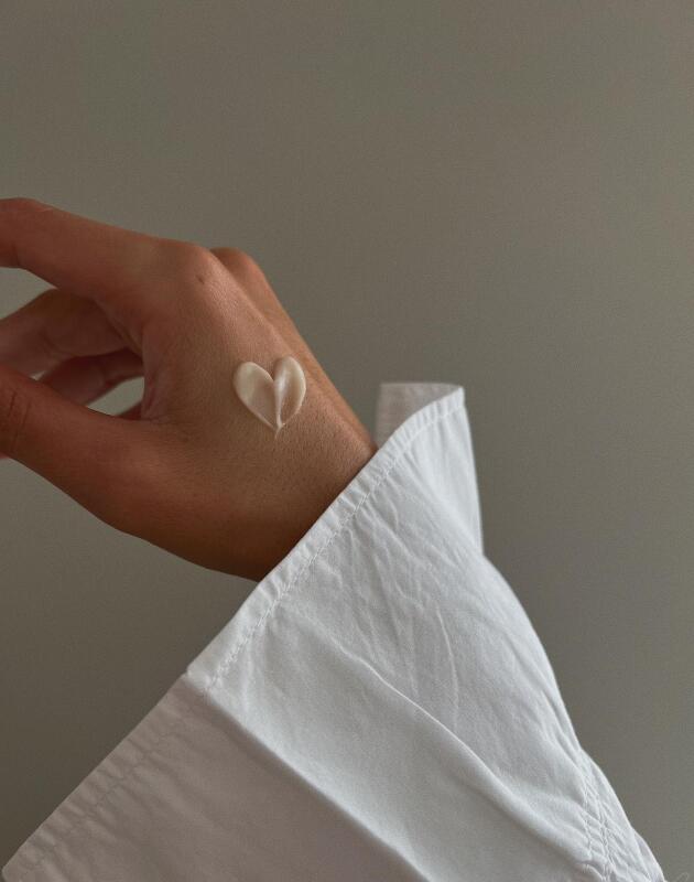 Ako tražiš kremu za ruke koja je hidratantna, ali nemasna, ove dvije iz dm-a mogu biti rješenje.