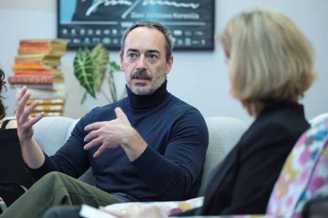 kamerni_teatar_5511bonjour_ba