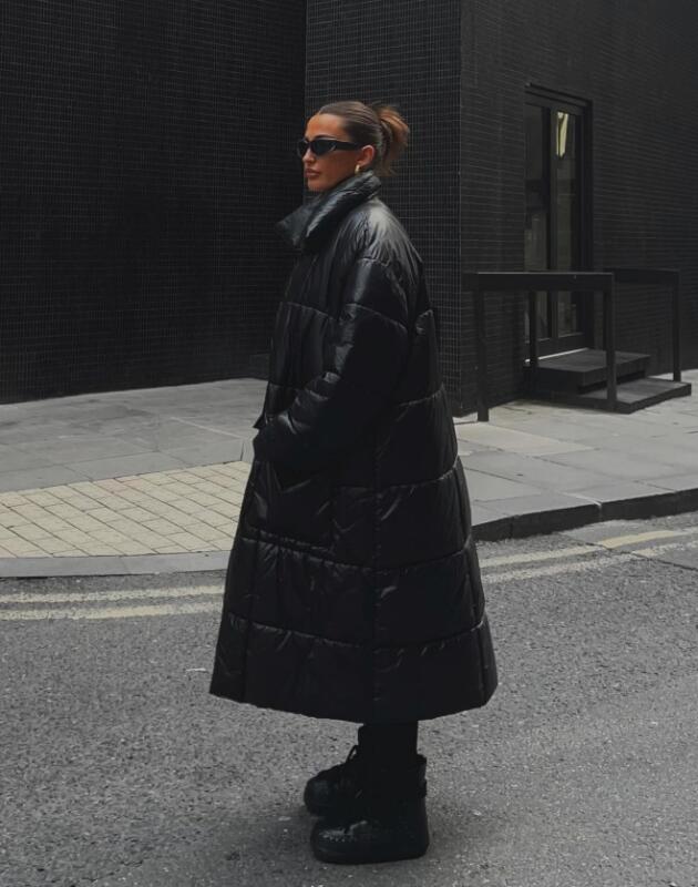 Crne duge pernate jakne koje zaslužuju pažnju, a jedna je na sniženju koje se isplati uloviti.