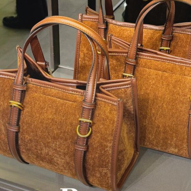 Otišli smo u Zaru po torbu, a vratili se s dvije, jer nismo mogli odabrati samo jednu...