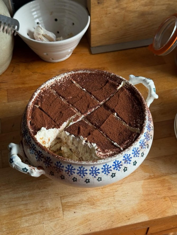 Bonjour Edit: Dan 8 je rezervisan za brzi tiramisu bez jaja i grižnje savjesti