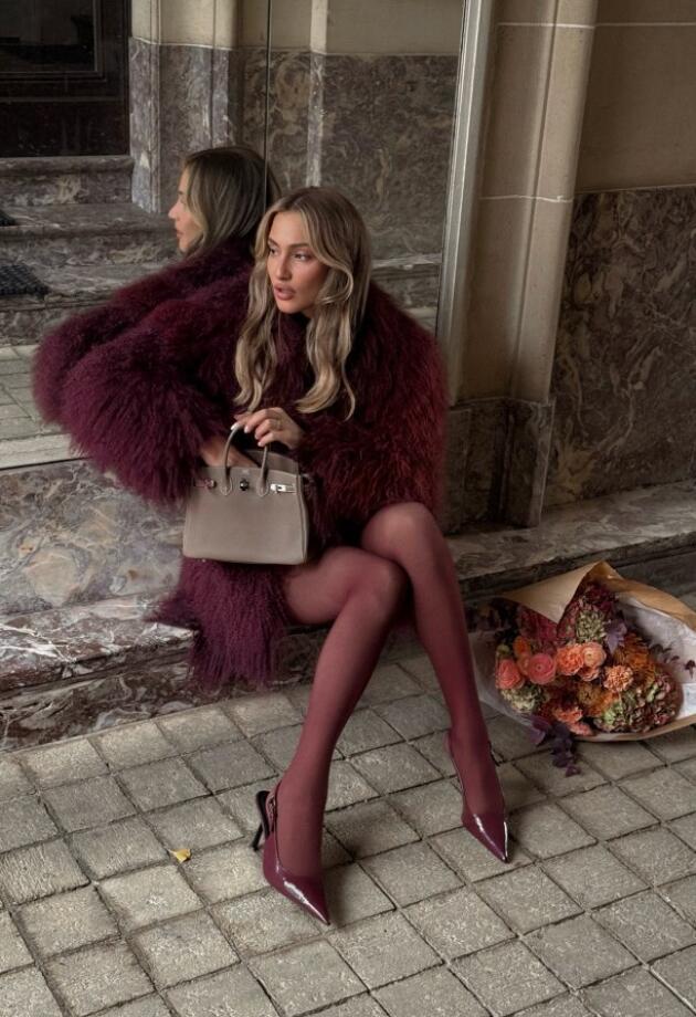 Od burgundy kombinacija ne odustajemo ni ove zime: Izdvajamo 20 komada koji pokazuju zašto.