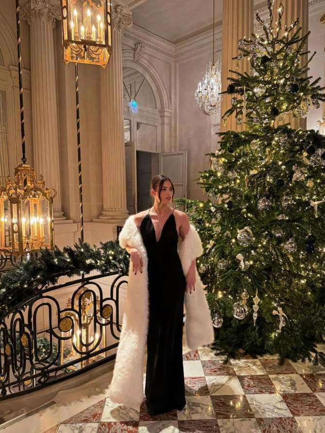 Još nemate novogodišnju haljinu? Crna je uvijek sigurna ideja, a Zara ima snižene modele.