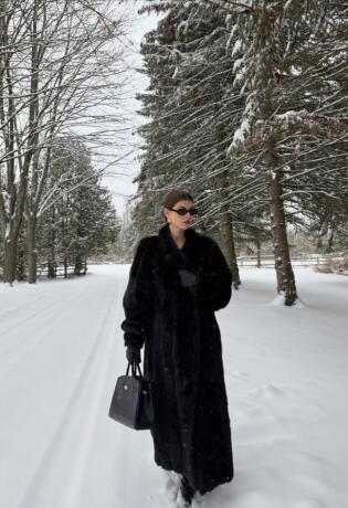 Kad zima stvarno pokaže zube, duge bunde postaju rješenje: Izdvajamo modele vrijedne pažnje.