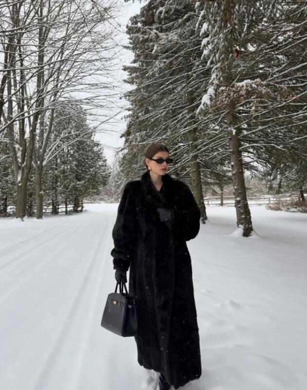 Kad zima stvarno pokaže zube, duge bunde postaju rješenje: Izdvajamo modele vrijedne pažnje.