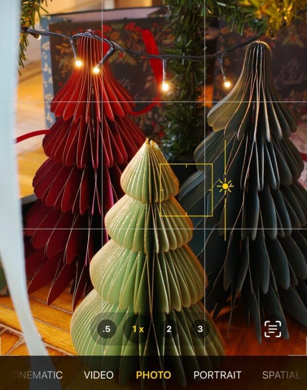 Mini praznični kutak: Sinsay papirna jelka za 6 KM