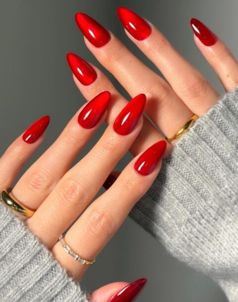 Tražite inspiraciju za prazničnu manikuru? Ovih 6 ideja su diskretan, ali efektan izbor.