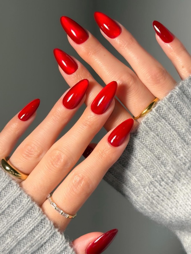 Tražite inspiraciju za prazničnu manikuru? Ovih 6 ideja su diskretan, ali efektan izbor.