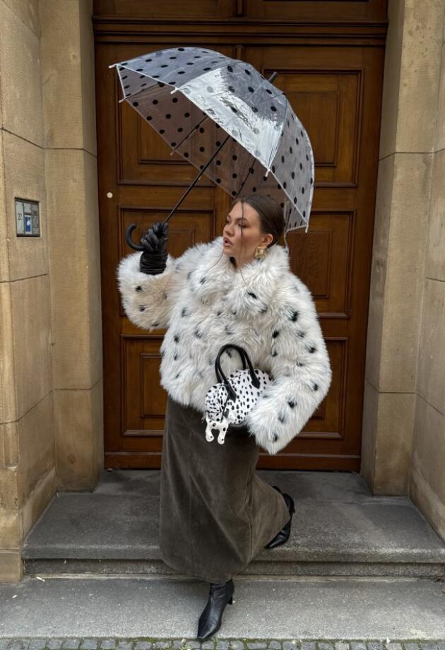 Od šljokica do toplih zimskih materijala: Sinsay suknje među kojima je teško izabrati samo jednu.