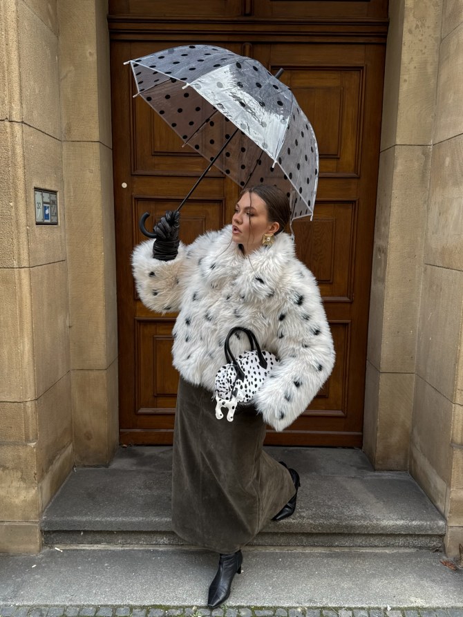 Od šljokica do toplih zimskih materijala: Sinsay suknje među kojima je teško izabrati samo jednu.