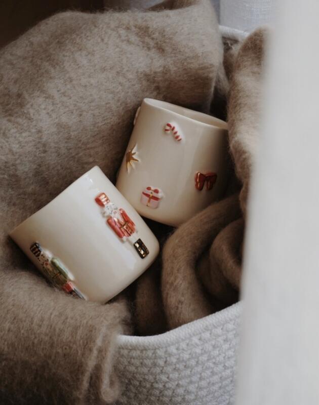 Ovaj brend iz Fojnice ima najslađe praznične šoljice i tanjire. Have to have it.