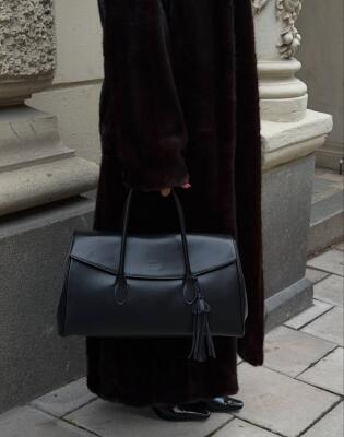 Ove Crne torbe iz Reserved su savršene veličine za svakodnevne obaveze, a cijene kreću već od 20 KM.