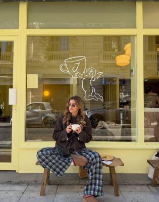 Karirane hlače su opet u fokusu i nose se opuštenije nego ikad: Ovih 7 modela pokazuje zašto