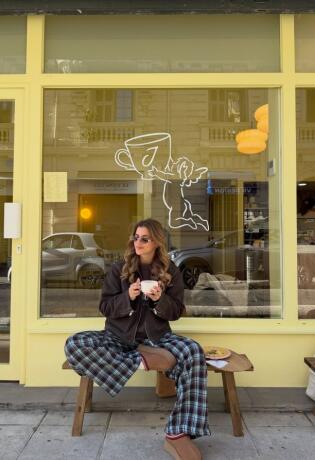 Karirane hlače su opet u fokusu i nose se opuštenije nego ikad: Ovih 7 modela pokazuje zašto