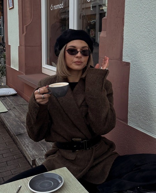 Kada je vani hladno, ali želite izgledati sređeno, ZARA vuneni blejzeri postaju logičan izbor.