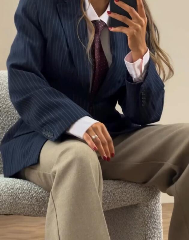 ASOS blejzer koji naglašava struk jedan je od najprodavanijih modela i dostupan je u BiH.