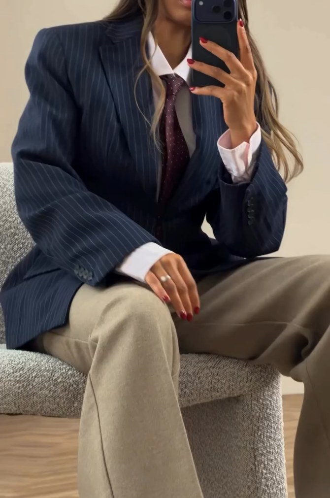 ASOS blejzer koji naglašava struk jedan je od najprodavanijih modela i dostupan je u BiH.