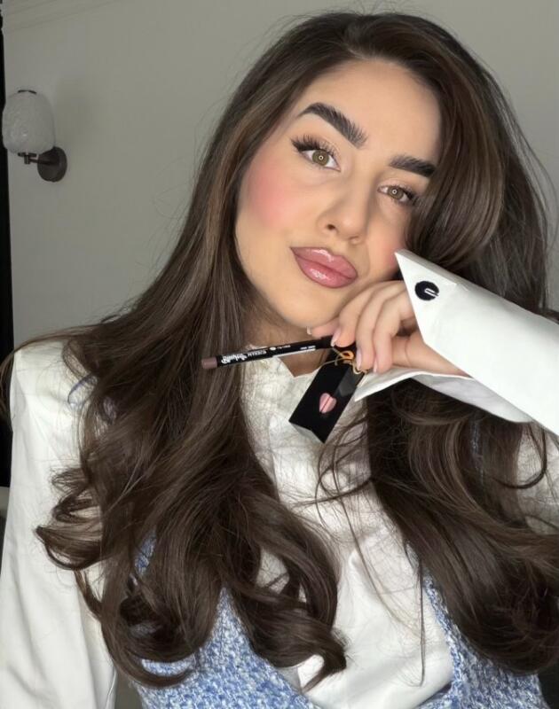 Bonjour.beauty: Aleksandra otkriva trik za punije usne, ali bez Rimmel Cappuccino olovke