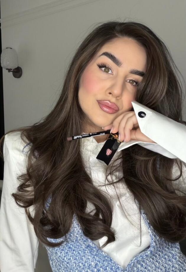 Bonjour.beauty: Aleksandra otkriva trik za punije usne, ali bez Rimmel Cappuccino olovke