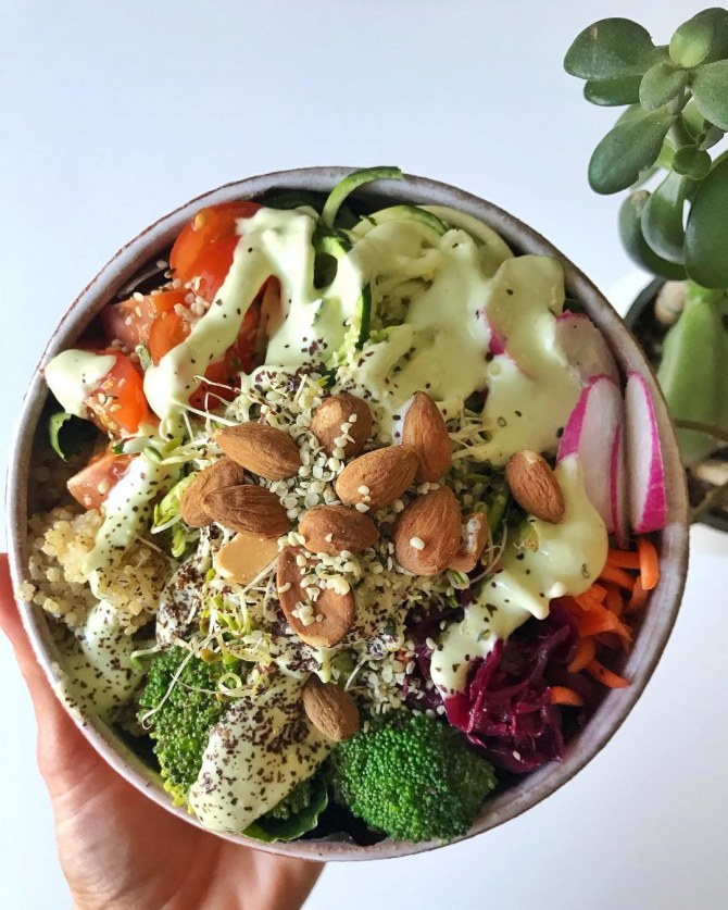 Botox bez izgle? Može, jer donosimo recept za viralnu salatu koja je postala ozbiljan beauty ritual.