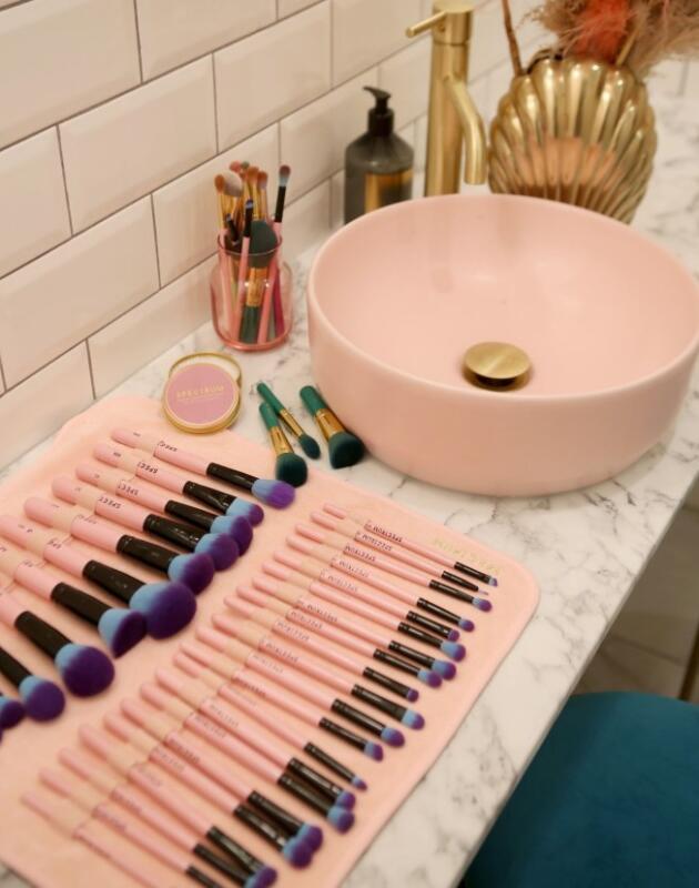 Beauty osnove koje vam niko nije objasnio: Kako očistiti četkice za šminku?