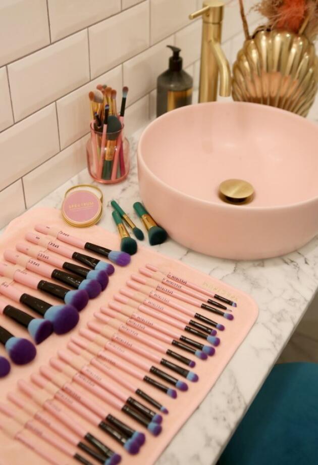 Beauty osnove koje vam niko nije objasnio: Kako očistiti četkice za šminku?