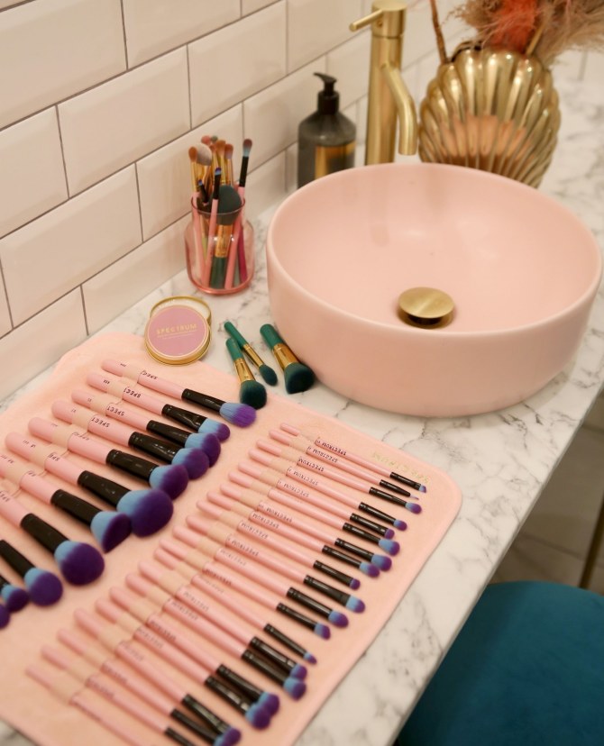 Beauty osnove koje vam niko nije objasnio: Kako očistiti četkice za šminku?