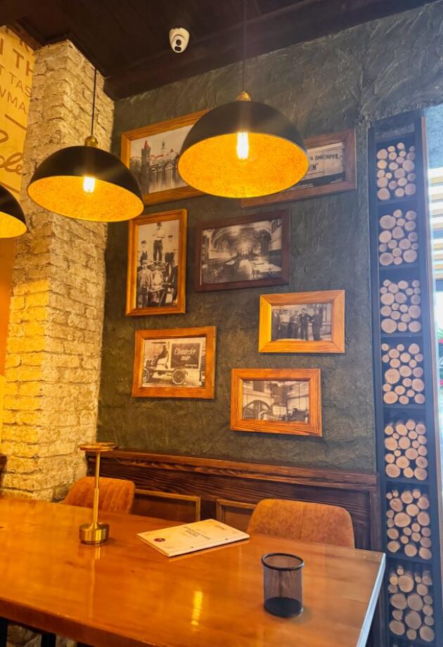 U ovom sarajevskom restoranu krušna peć je glavni razlog zašto se vraćamo ponovo.