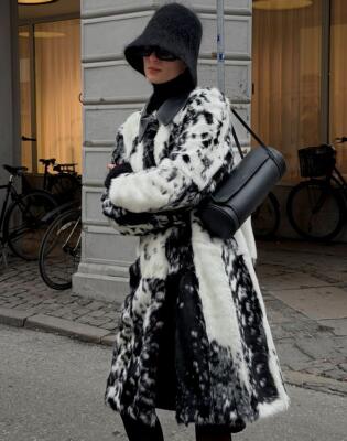 Ovaj ZARA kaput je sve što vam treba da i najjednostavniji outfit izgleda moćno.