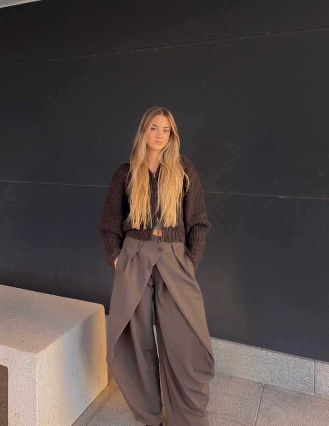 Bershka hlače na duplo kopčanje koje su među najtraženijim modelima sada dolaze u 5 boja