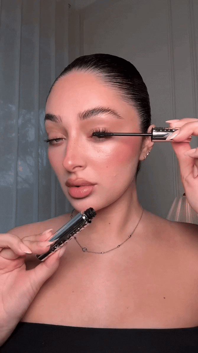 Maskara ispod 20 KM koja daje efekat produženih trepavica zaludila je TikTok