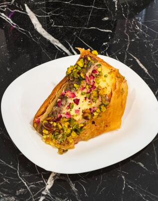 Cheesecake baklava zvuči kao izazov u kuhinji, ali mi smo otkrili gdje je možete probati.