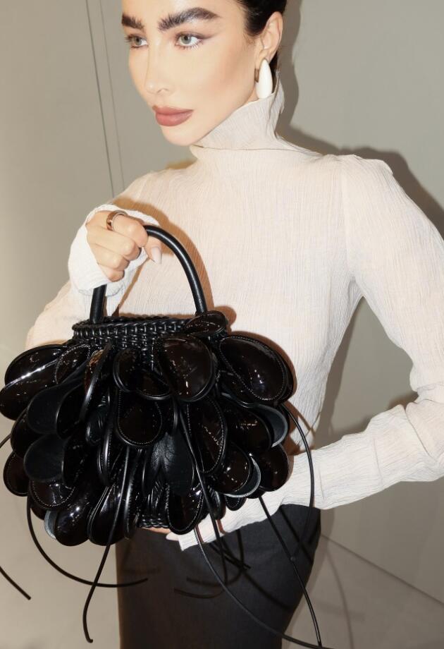 Torba sa školjkama (koja nije tvoja klasična za more) ponovo pomjera granice ovog brenda