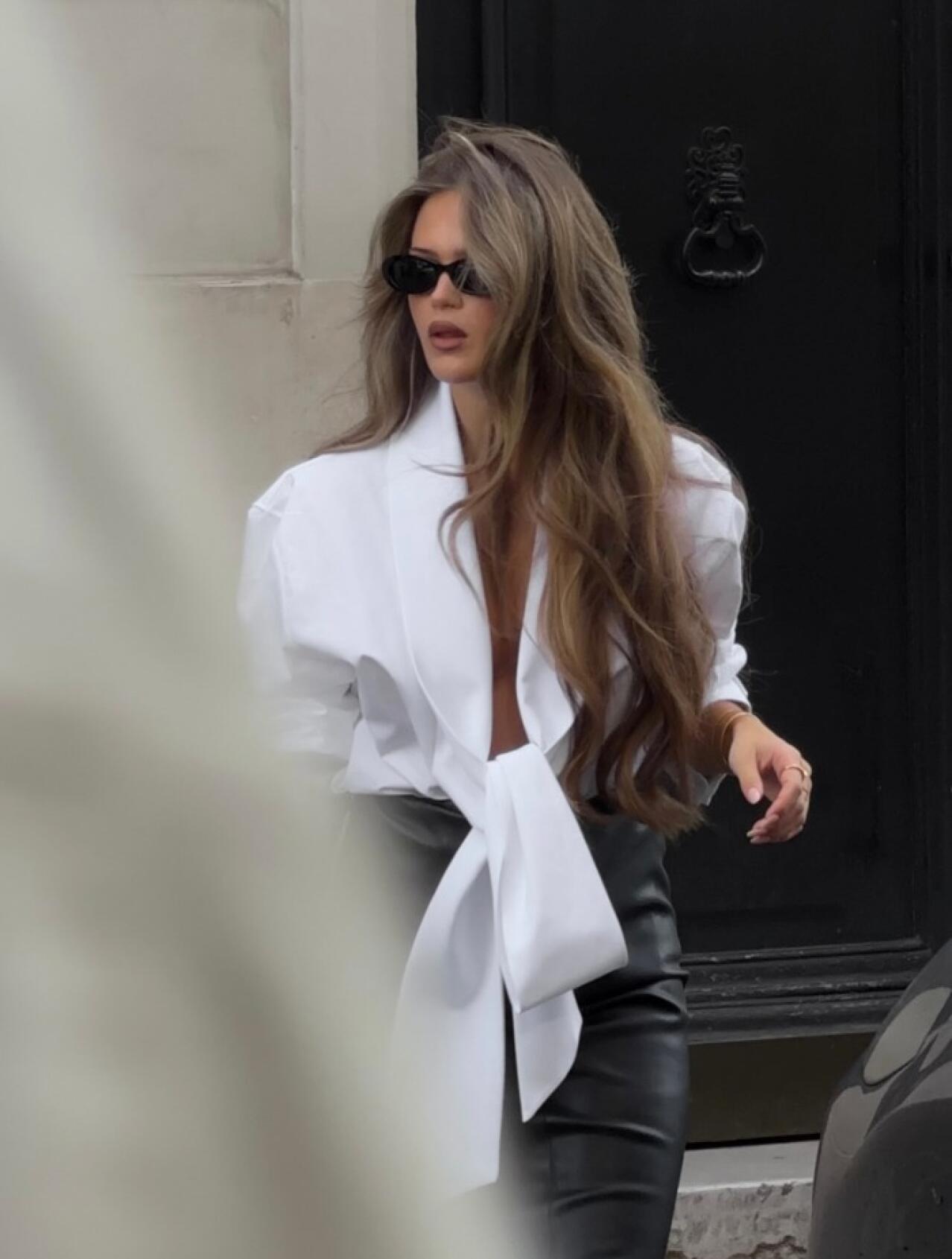 Saint Laurent košulja koju svi nose: Komad od 2300$ koji je postao nova modna opsesija