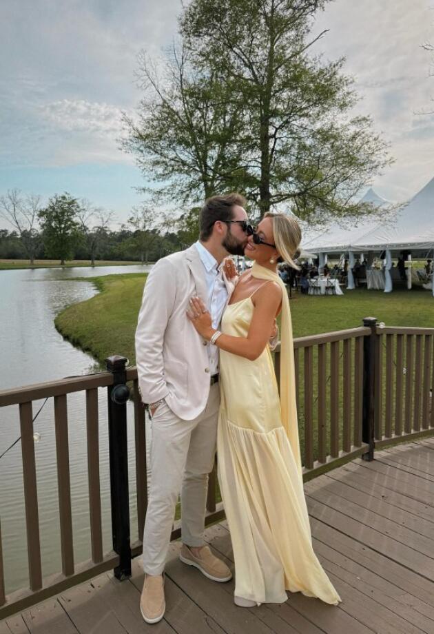 Dobili ste pozivnicu za vjenčanje? Ovih 5 ZARA haljina spašava dilemu šta obući.