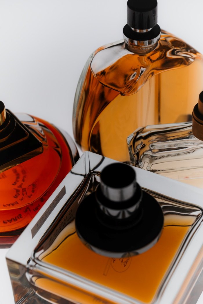 batch_parfemikaboompics_luxury-perfume-bottle-product-composition-41681